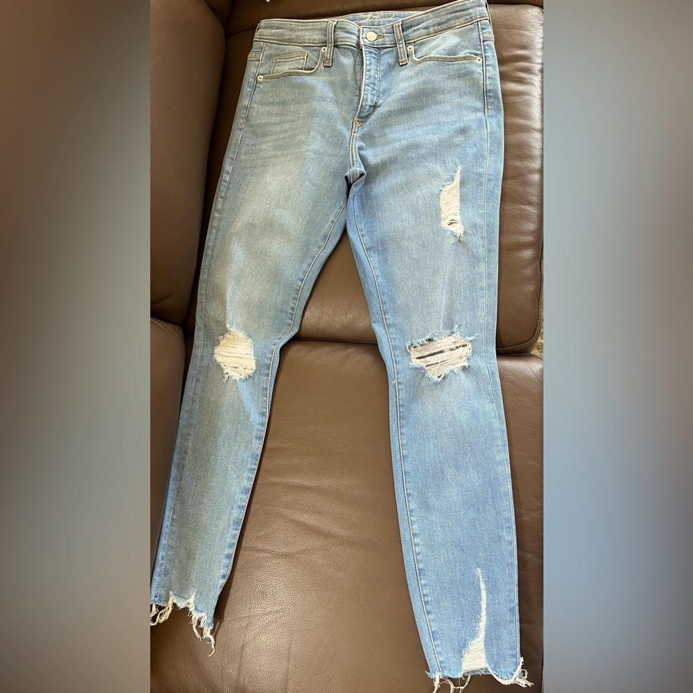 Universal Threads -Great Condition Distressed Jea… - image 1
